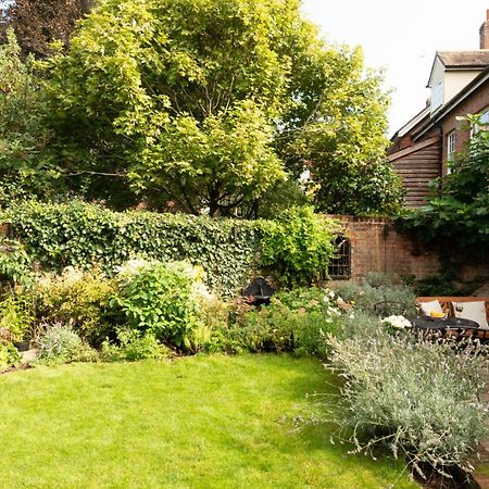 Miller Cottage A Luxury 1550'S Cottage In The Historic Centre Of Saffron Walden Exterior photo