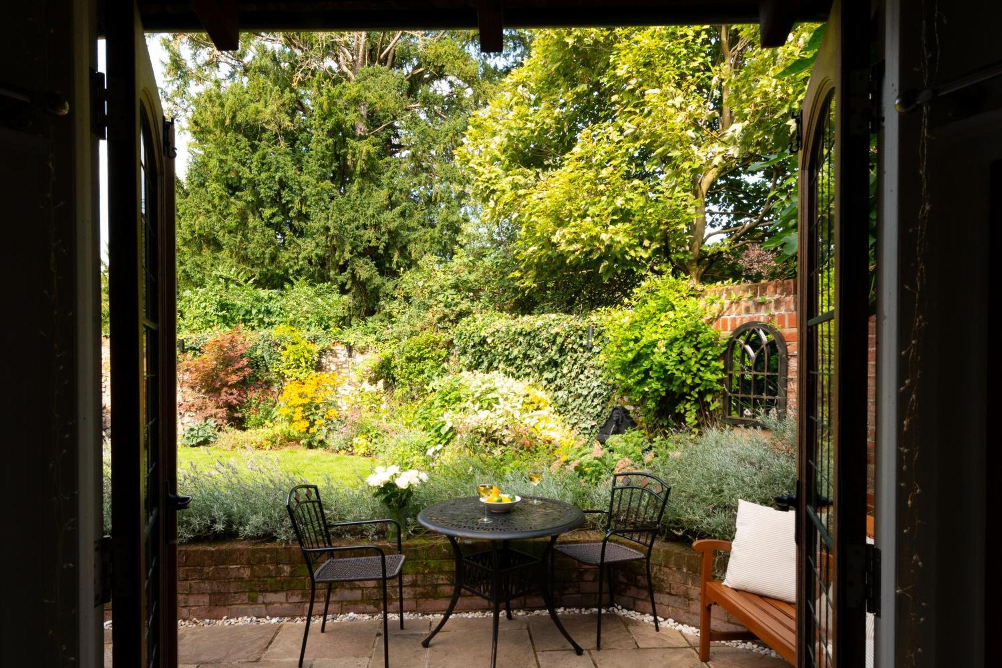 Miller Cottage A Luxury 1550'S Cottage In The Historic Centre Of Saffron Walden Exterior photo