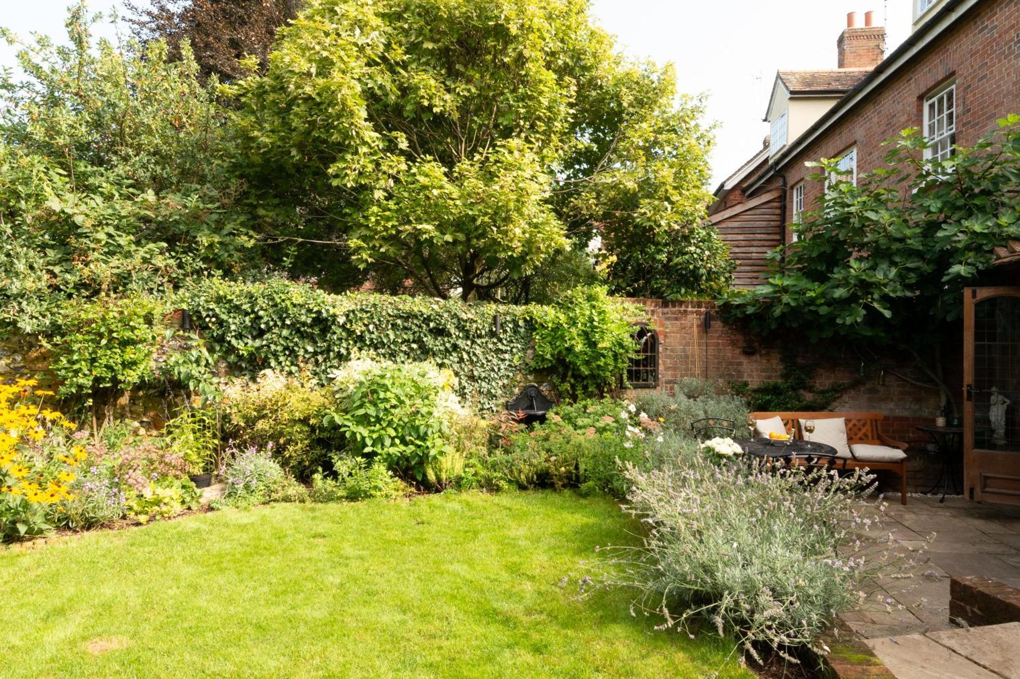 Miller Cottage A Luxury 1550'S Cottage In The Historic Centre Of Saffron Walden Exterior photo
